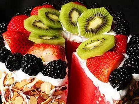 资深吃瓜蛋糕,揭秘美食界的甜蜜诱惑