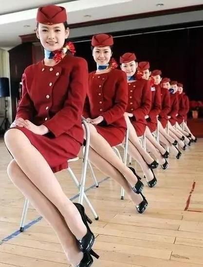 秋雅空姐吃瓜,一场意外的美食探险