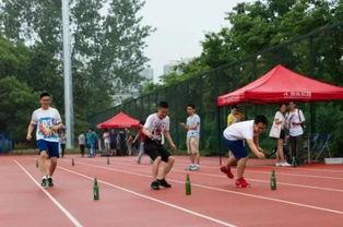 男女操场吃瓜,男女操场吃瓜，揭秘校园生活趣事